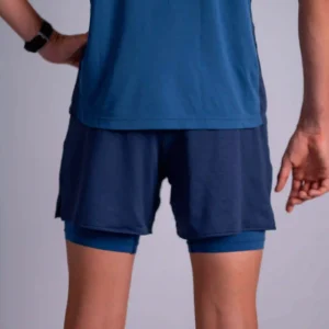 Muntanya.fr propose toute une gamme de produits adaptés pour les sportifs. Retrouvez le short homme bleu Triloop de fabrication française. vue de dos
