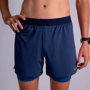 Muntanya.fr propose toute une gamme de produits adaptés pour les sportifs. Retrouvez le short homme bleu Triloop de fabrication française. détail de face