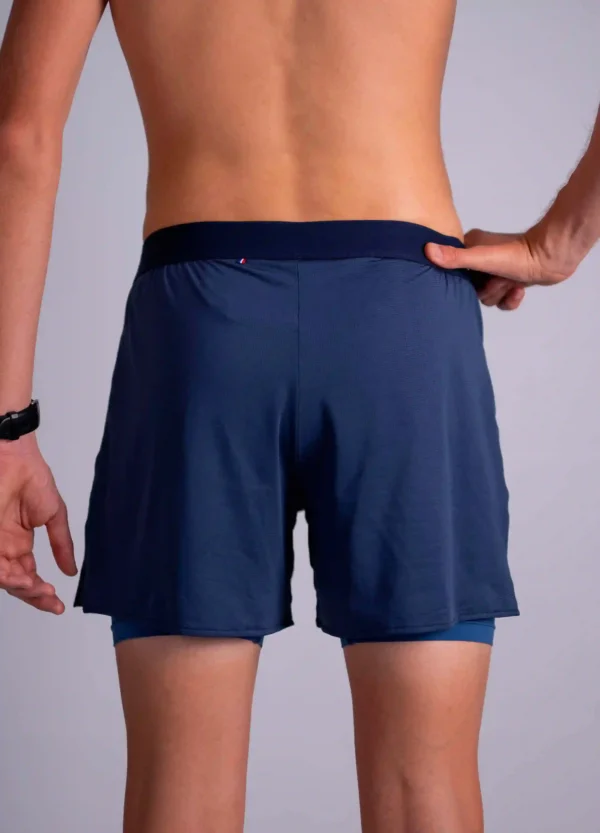 Muntanya.fr propose toute une gamme de produits adaptés pour les sportifs. Retrouvez le short homme bleu Triloop de fabrication française. vue de dos