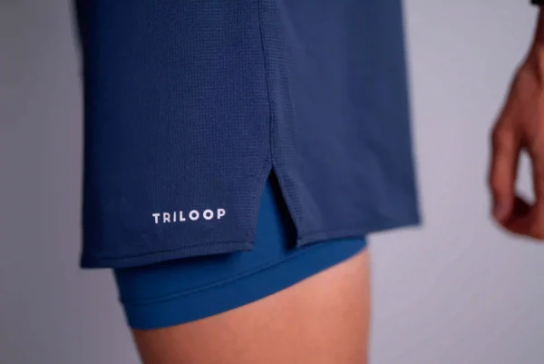 Muntanya.fr propose toute une gamme de produits adaptés pour les sportifs. Retrouvez le short homme bleu Triloop de fabrication française. vue de côté