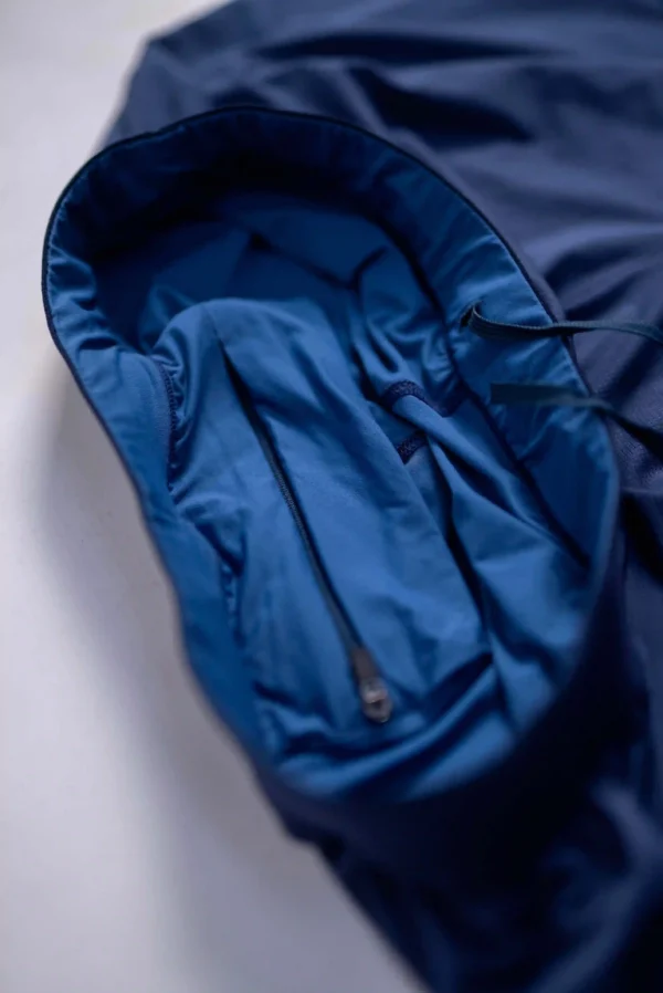 Muntanya.fr propose toute une gamme de produits adaptés pour les sportifs. Retrouvez le short homme bleu Triloop de fabrication française. poche arrière