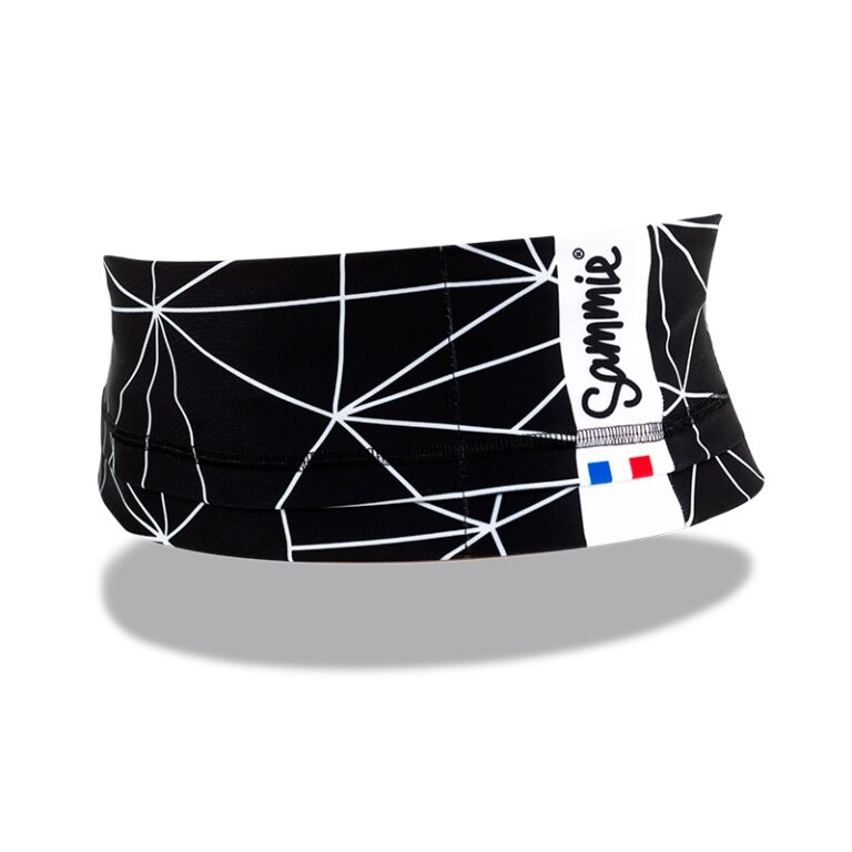 Muntanya.fr propose toute une gamme de produits adaptés pour les sportifs. Retrouvez la ceinture city noire motif géométrique blanc de la marque Sammie.