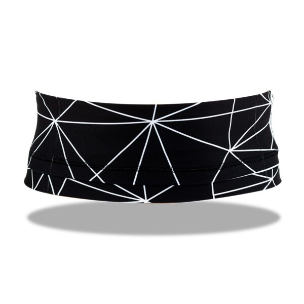 Muntanya.fr propose toute une gamme de produits adaptés pour les sportifs. Retrouvez la ceinture city noire motif géométrique blanc de la marque Sammie.