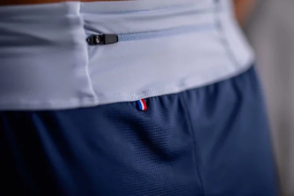 Muntanya.fr propose toute une gamme de produits adaptés pour les sportifs. Retrouvez les shorts femme Triloop de fabrication française. détail tissu
