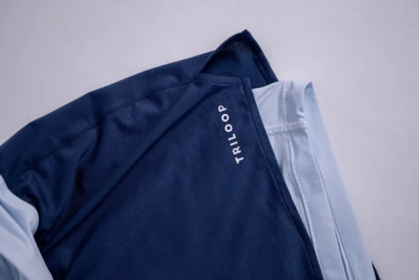 Muntanya.fr propose toute une gamme de produits adaptés pour les sportifs. Retrouvez les shorts femme Triloop de fabrication française. détail tissu
