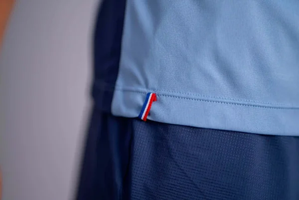 Muntanya.fr propose toute une gamme de produits adaptés pour les sportifs. Retrouvez le tee shirt bleu pastel Triloop femme de fabrication française. marque france