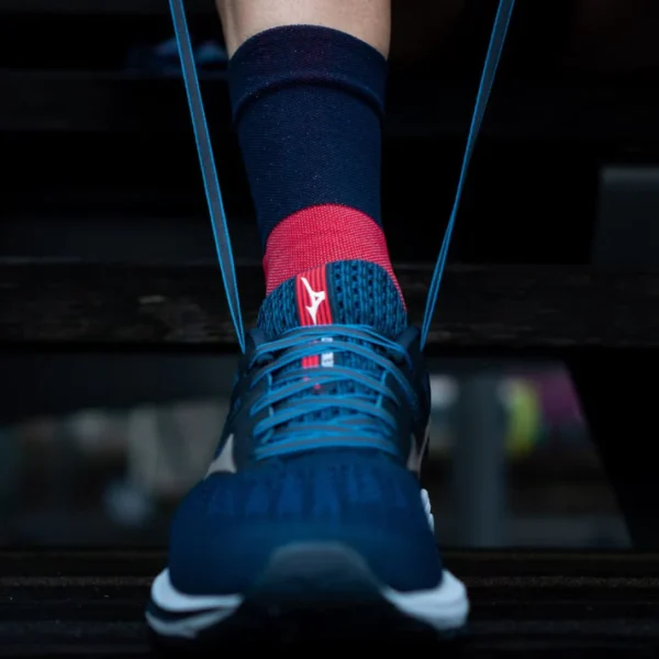 Chaussettes hautes running cerise et bleu | PENTE DOUCE