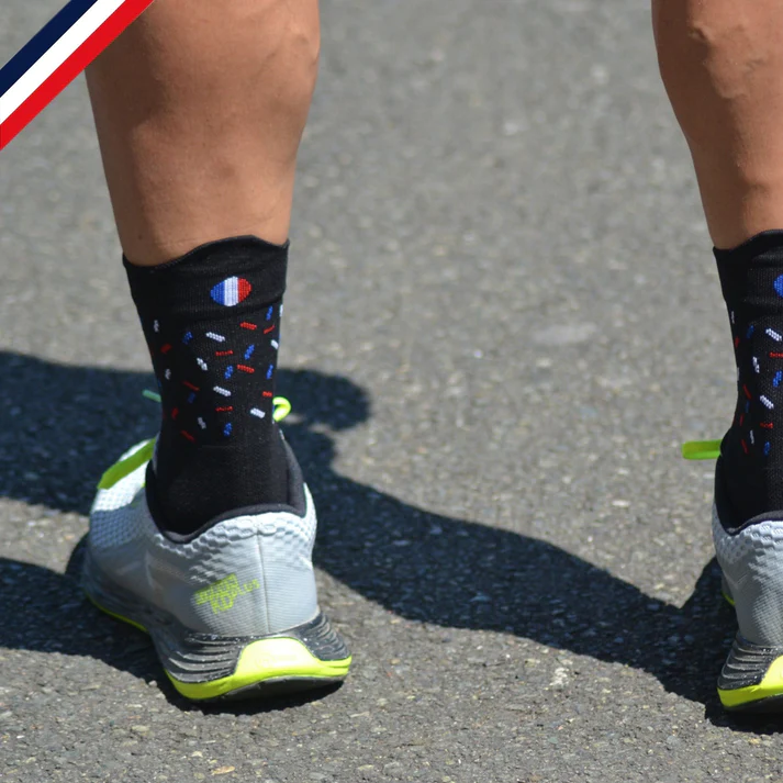 Chaussettes hautes running noires confettis | PENTE DOUCE